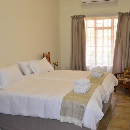 Stoep At Steenbok Self Catering Komatipoort Esterno foto